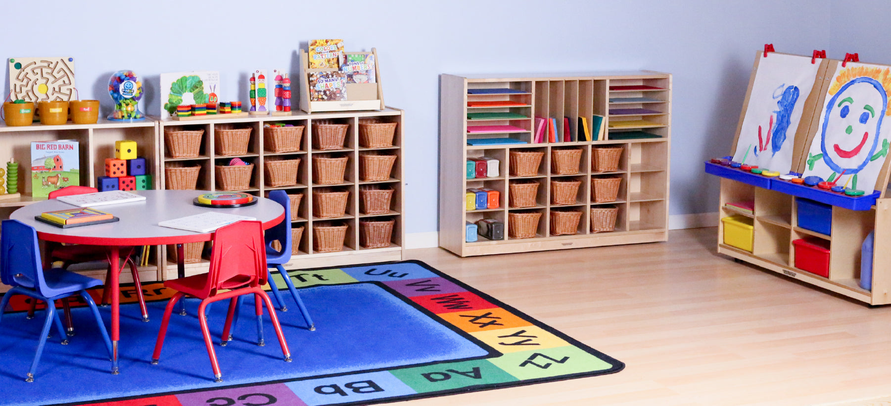 pre-k classroom with a colorful rug and table and chairs