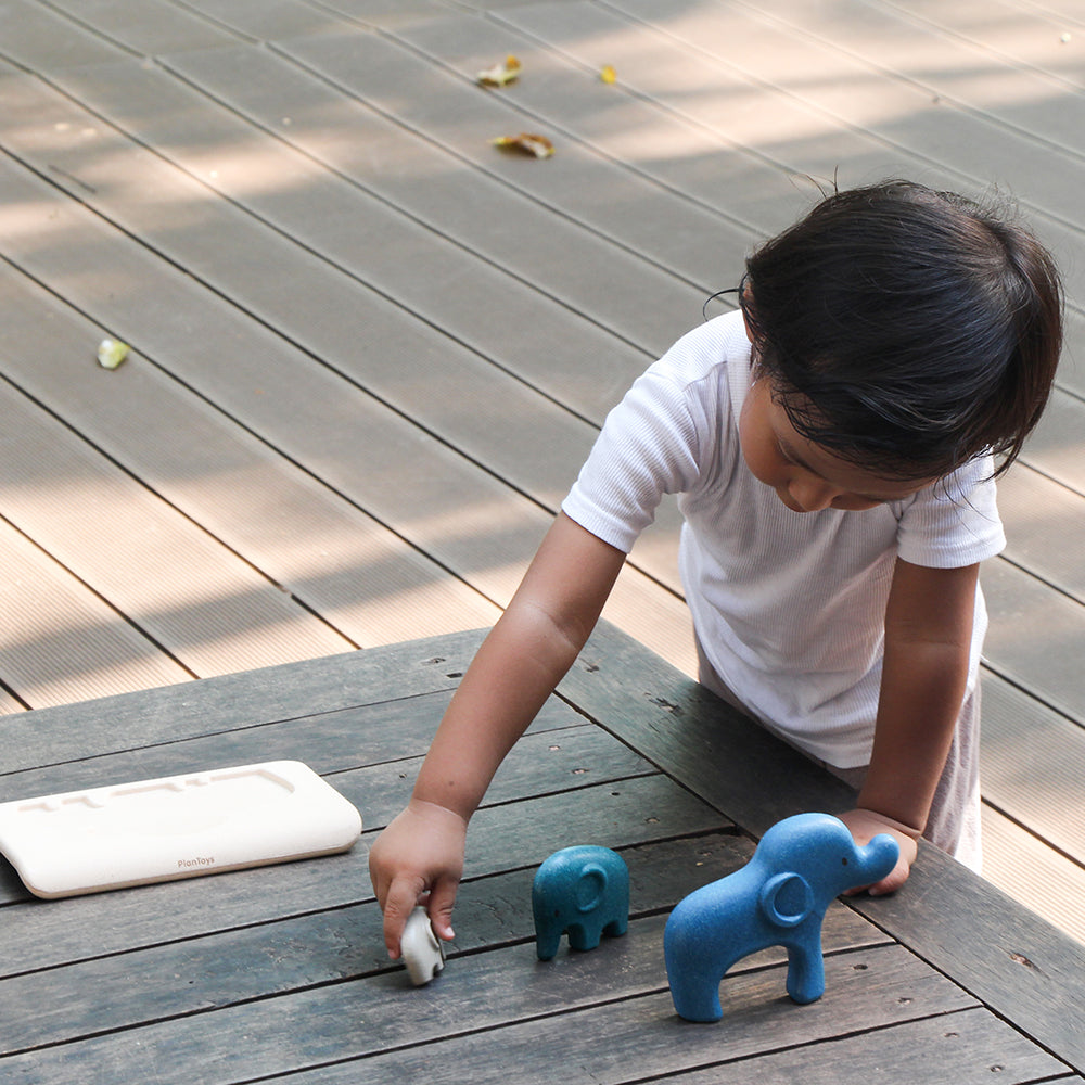 Using Elephant Puzzle Pieces in Block Play
