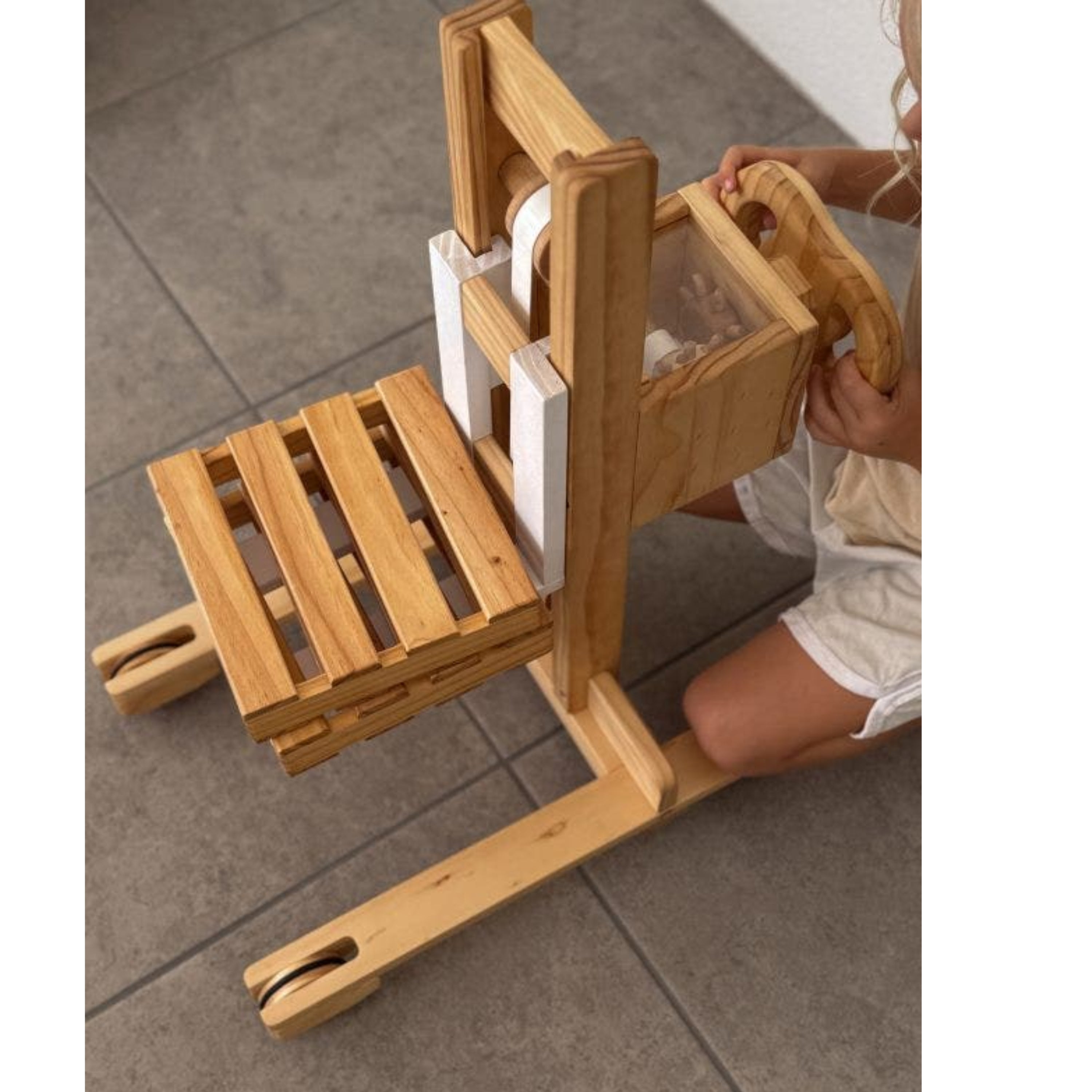 Fork Lift & Pallets