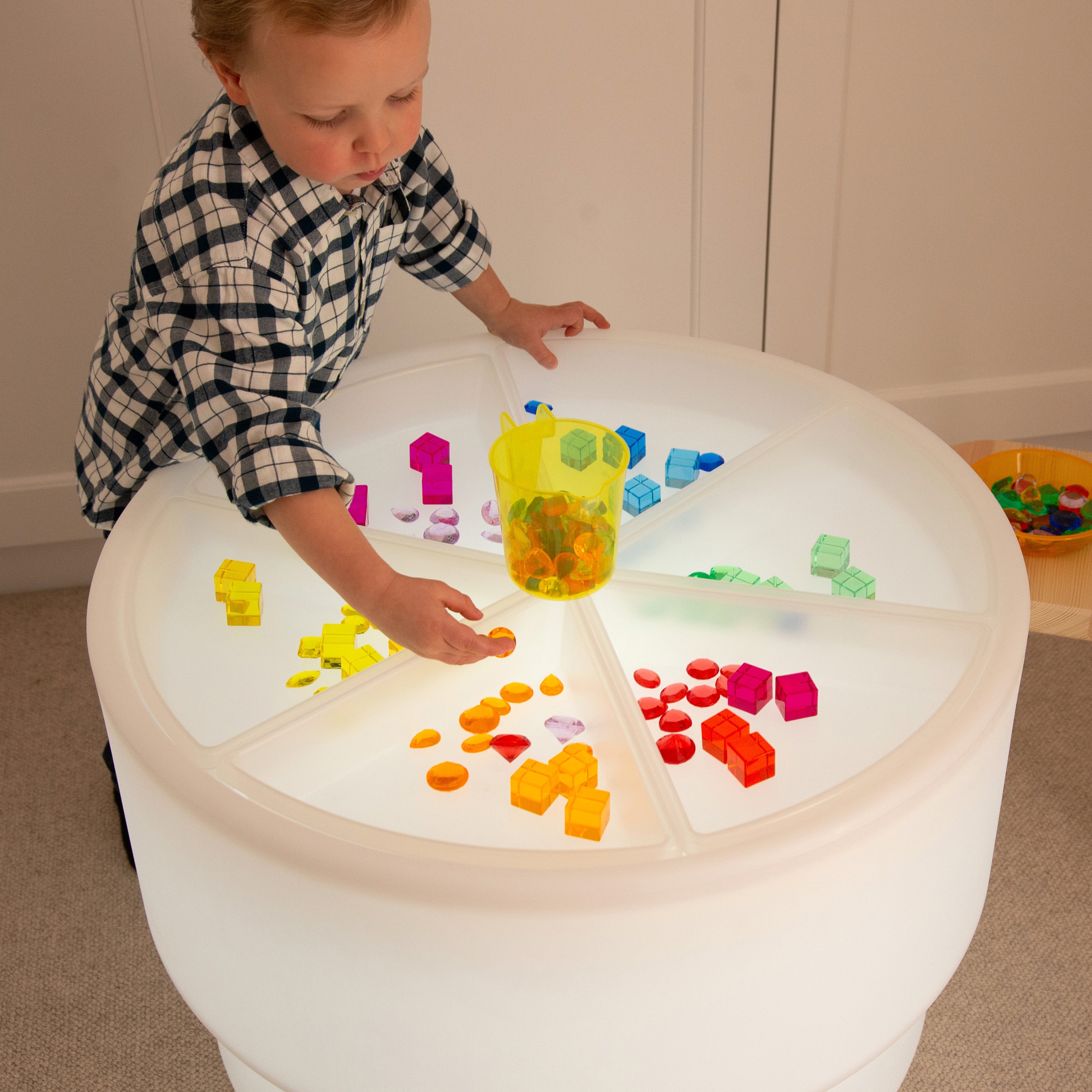 Kid Using 6-Piece Discovery Trays on Mood Light Table