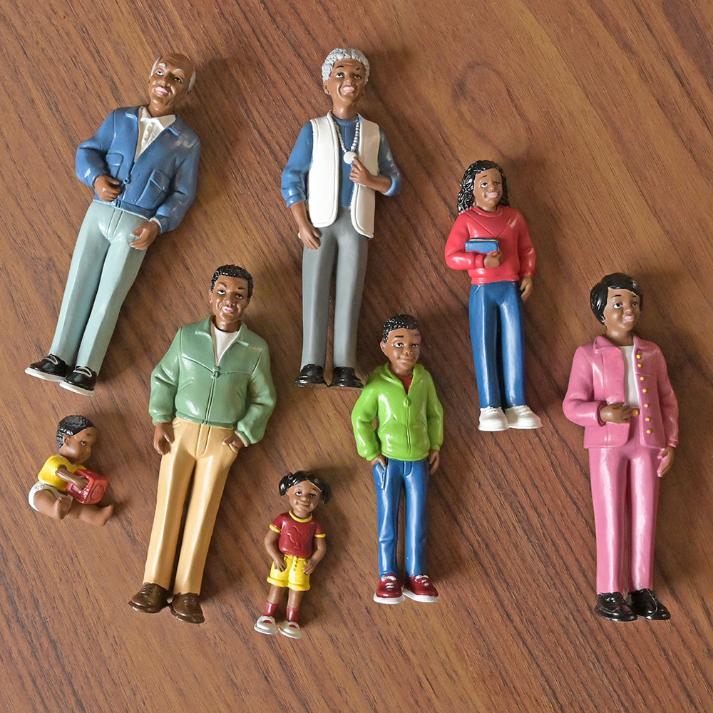 8 Pieces of African American Pretend Play Vinyl Family Figurines 