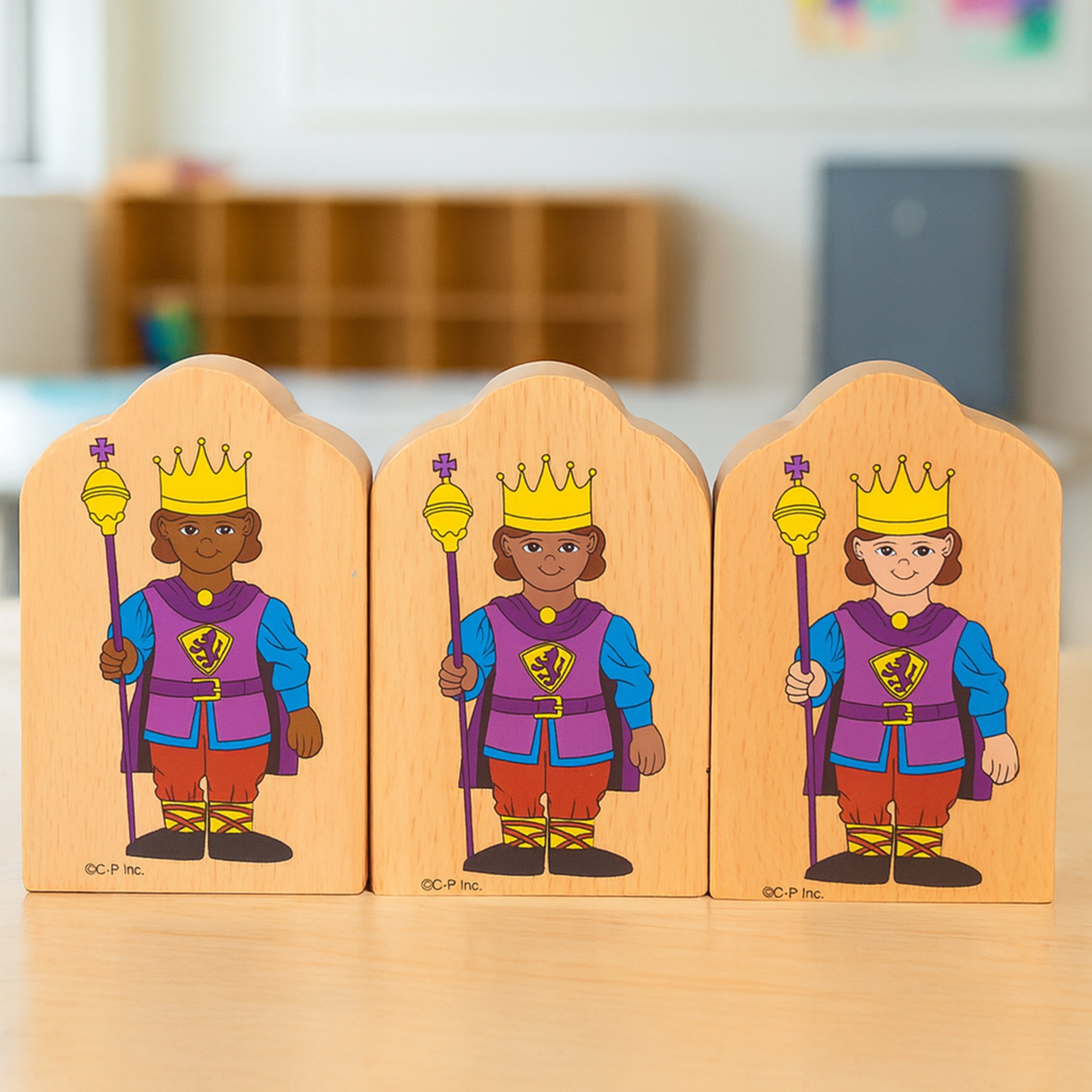 Multi-Ethnic Royal Court Wooden Play Figures | 16-Piece Beech Wood Set